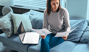 Illustratie vrouw met brief