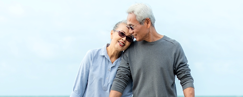 illustratie man en vrouw aan zee